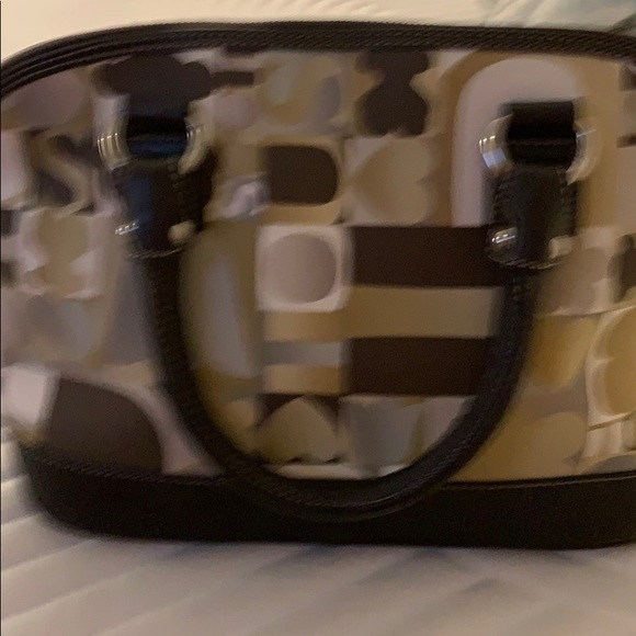 Tous - Picture 2 of 8